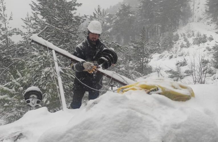 Toroslar EDAŞ kar mesaisine davam ediyor