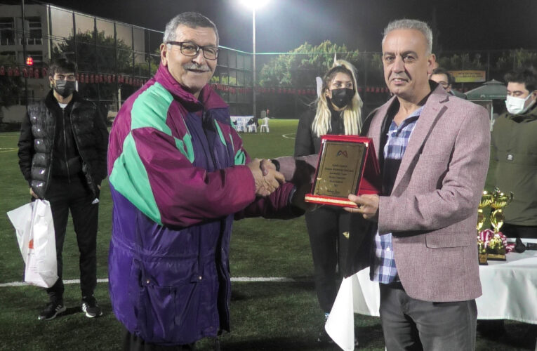 KUPALAR VE MADALYALAR SAHİPLERİNİ BULDU