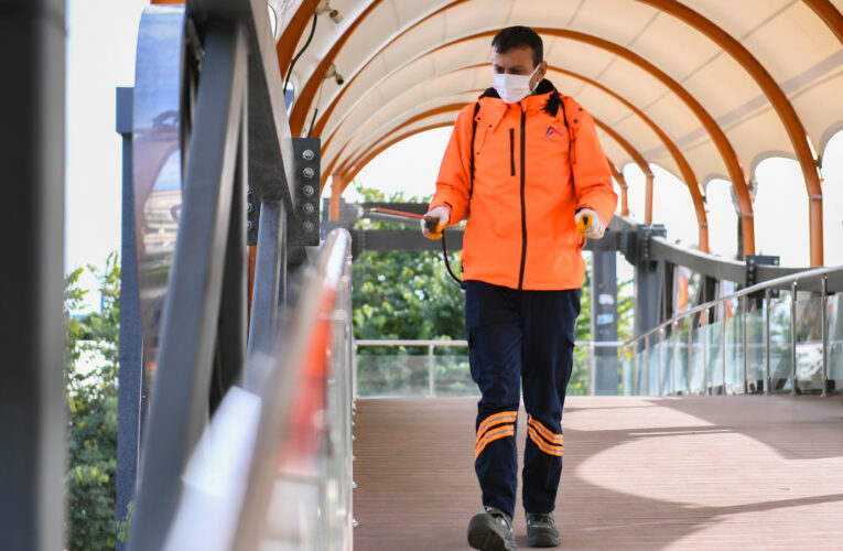 “VATANDAŞLARIMIZA DAHA HİJYENİK ALANLAR YARATMAK İÇİN DEZENFEKSİYON ÇALIŞMALARIMIZ HIZ KESMEDEN DEVAM EDİYOR”