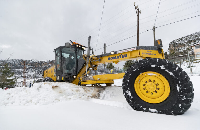 Vatandaşlar mahsur kalıyor, Büyükşehir kurtarıyor