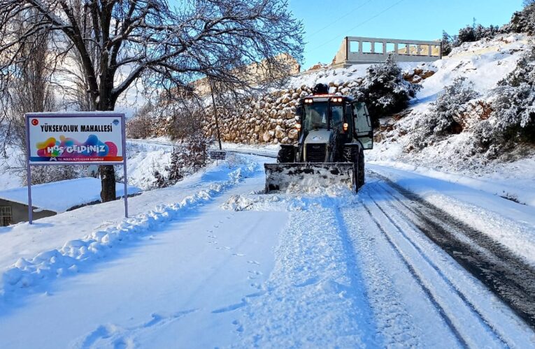 KARLA MÜCADELE EKİPLERİ ERDEMLİ VE TOROSLAR’DA KAR MESAİSİNDEYDİ
