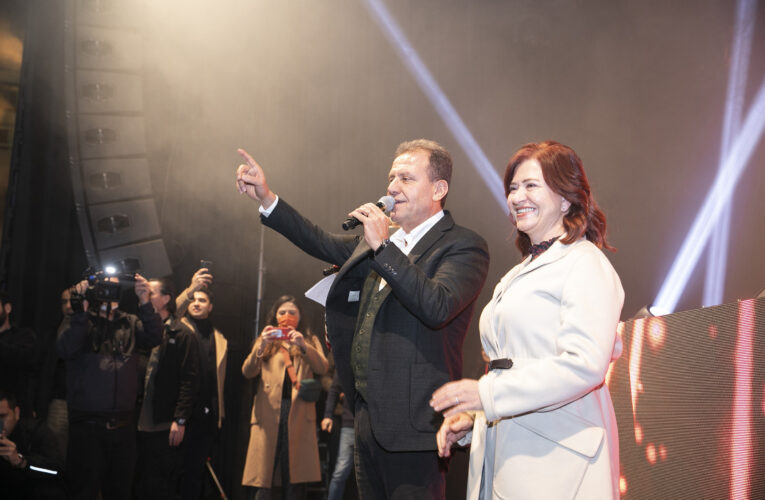 YENİ YILIN İLK DAKİKALARI MERSİNLİLER İÇİN COŞKUYLA BAŞLADI