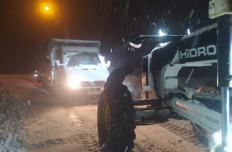 Büyükşehir’in kar nöbeti onlarca noktada devam etti