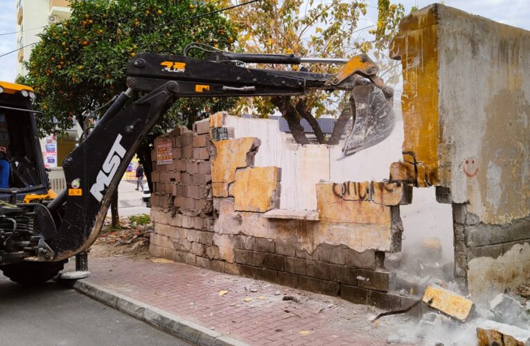 ‘Metruk binaları yıkmaya devam edeceğiz’