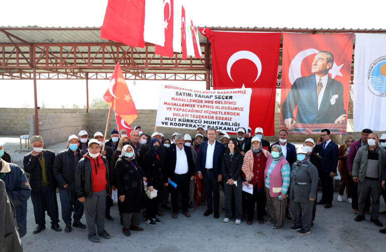 SEÇER, MOBİL MUTFAK TIRI’NDA YEMEK DAĞITTI: “BUGÜN YEMEKLER BENDEN”