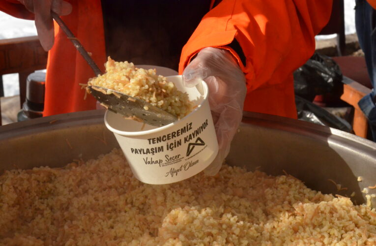 YOĞUN KAR YAĞIŞINA RAĞMEN ARDIÇLI’NIN YOLLARI HİÇ KAPANMADI