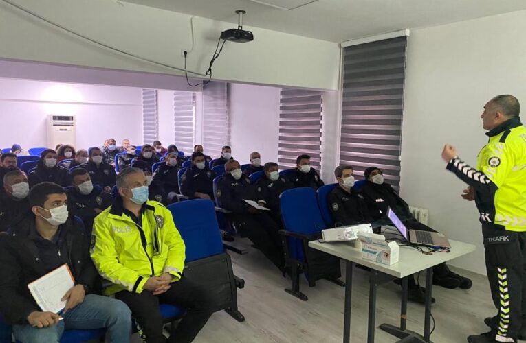 AKDENİZ İLÇE EMNİYET MÜDÜRLÜĞÜ PERSONELİNE TRAFİK EĞİTİMİ