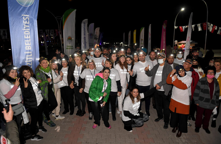 KADIN-ERKEK DÜNYAYI EŞİTLEMEK AMACIYLA KOŞTULAR