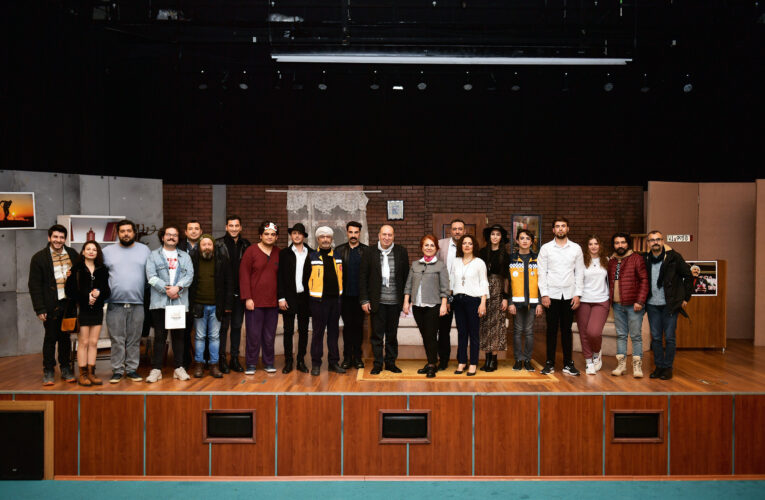 9 CANLI OYUNU MERSİN’DE YOĞUN İLGİ GÖRDÜ