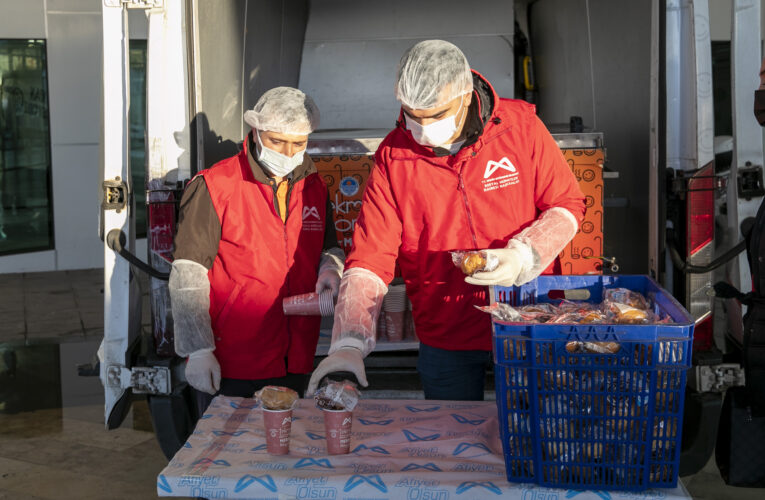 “1 EKMEK 1 ÇORBA” HİZMETİ BU KIŞ 13 İLÇEDE 80 NOKTAYA YÜKSELDİ