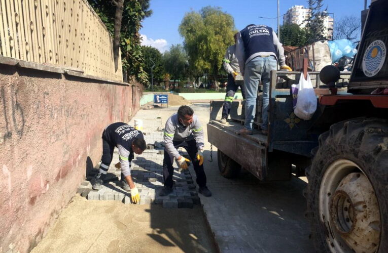 AKDENİZ’İN SOKAK VE PARKLARI YENİLENİYOR