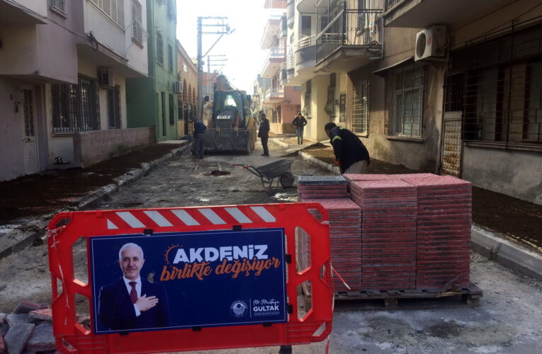 Toprak kayması sonucu kapanan yol açıldı, dereden geçiş yeniden sağlandı