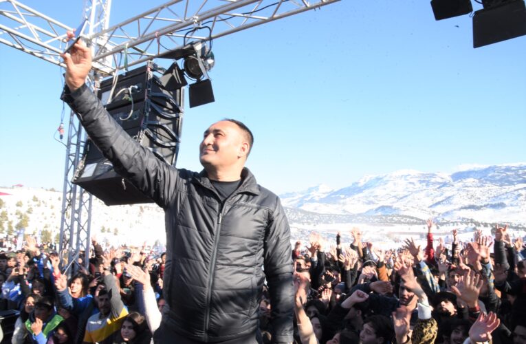 “Konserler ve Dans Gösterileri Eşliğinde Yamaç Paraşütü, Snowboard ve Kızakla Kayma Keyfi Yaşanacak”