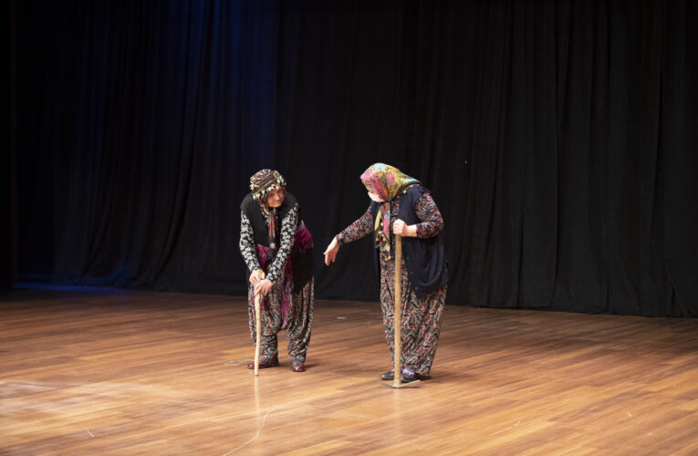 ARSLANKÖY’ÜN SANATÇI KADINLARI MERSİNLİ SEYİRCİYLE BULUŞTU