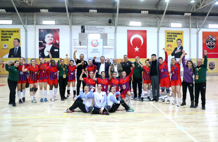 BAŞKAN SEÇER, MSK KADIN HENTBOL TAKIMININ GALİBİYET COŞKUSUNA ORTAK OLDU