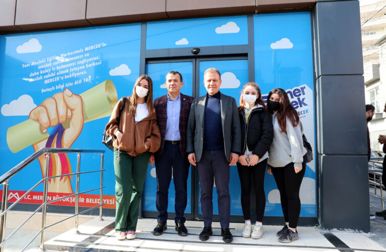 “EĞİTİME, GENÇLERE VE ÖĞRENCİLERE DÖNÜK BİRÇOK UYGULAMA YAPIYORUZ”