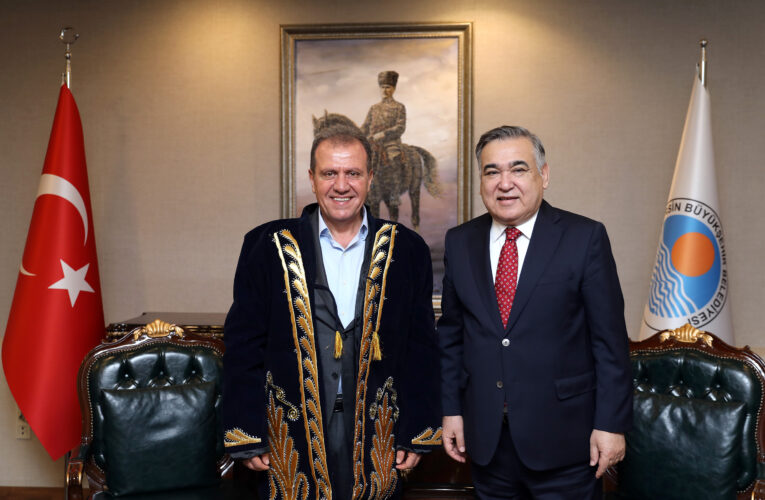 SEÇER: “MERSİN HEM YAŞANABİLECEK HEM YATIRIM YAPILABİLECEK BİR KENT”