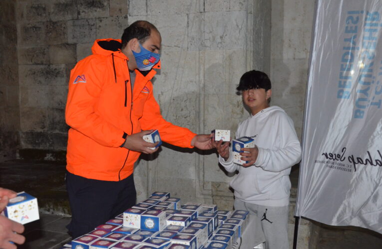 13 İLÇEDE, 32 CAMİDE 15 BİN KANDİL SİMİDİ DAĞITILDI