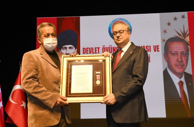 Şehit Aileleri ve Gazilere Devlet Övünç Madalyası ve Beratı Tevdi Edildi