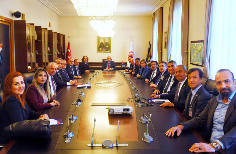 AK Parti’li Yılmaz, Mersin’li iş insanlarıyla Ankara’da çıkarma yaptı