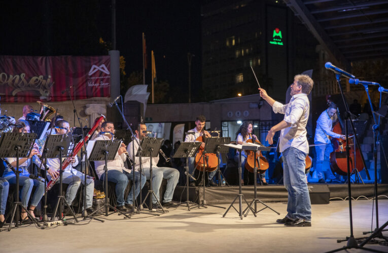 “BİZ İSTİYORUZ Kİ; ÜLKEMİZDE HERKES KARDEŞÇE EL ELE TUTUŞSUN”