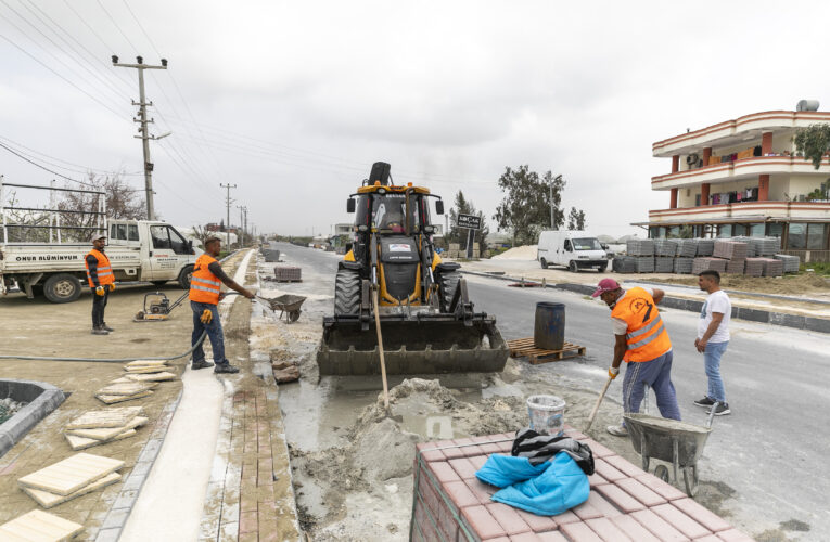 ADANALIOĞLU AKDENİZ CADDESİ’NDE ASFALT ÇALIŞMALARI SÜRÜYOR