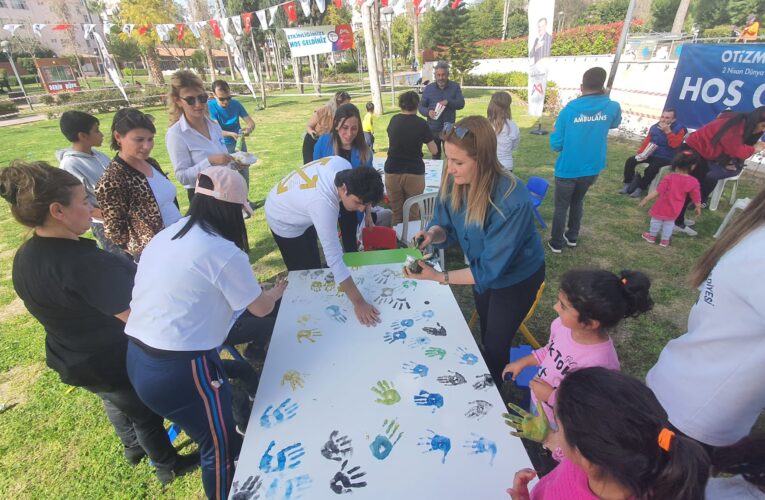 Birçok aktivite yapıp köpekleri sevdiler