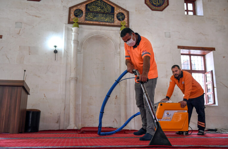 Büyükşehir, kutsal mekanları titizlikle temizliyor