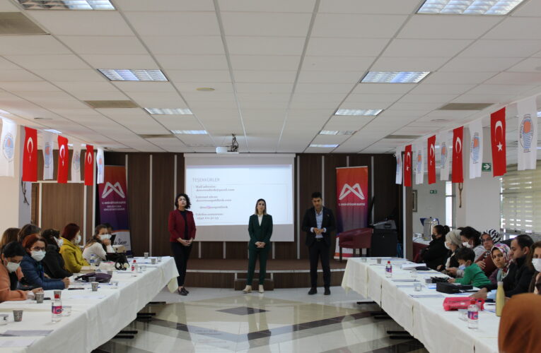 Etkinlikte ebeveynler ve çocuklar rolleri değişti