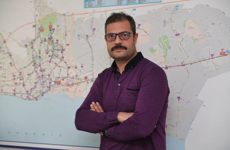 BÜYÜKŞEHİR TRAFİK SORUNLARINI, HAZIRLADIĞI ANKETLE MERSİNLİLERE SORUYOR