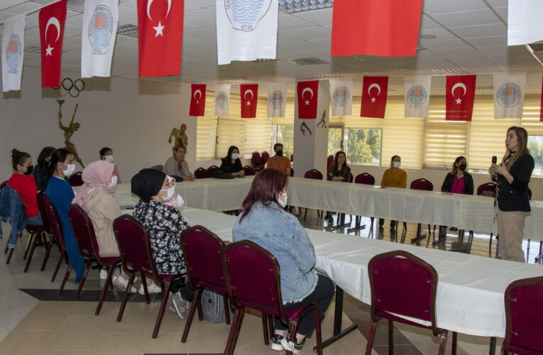 Aileler dijital ortamları, yalnızca çocukları sakinleştirmek için kullanmamalı