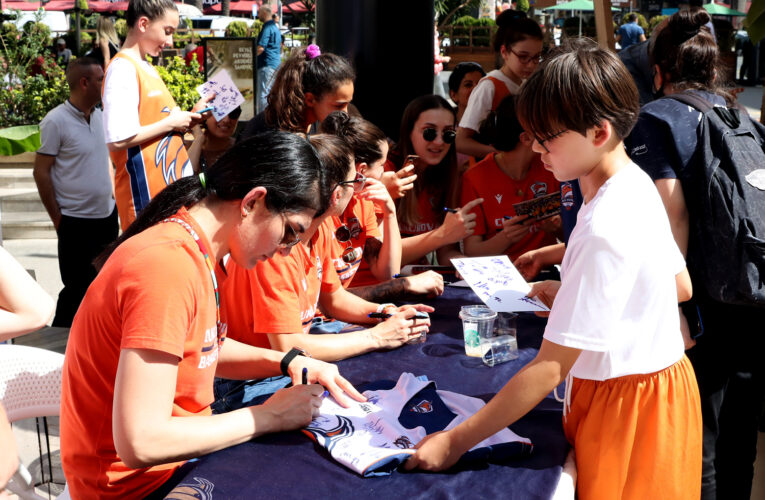 ŞAMPİYON TAKIMA BÜYÜK İLGİ