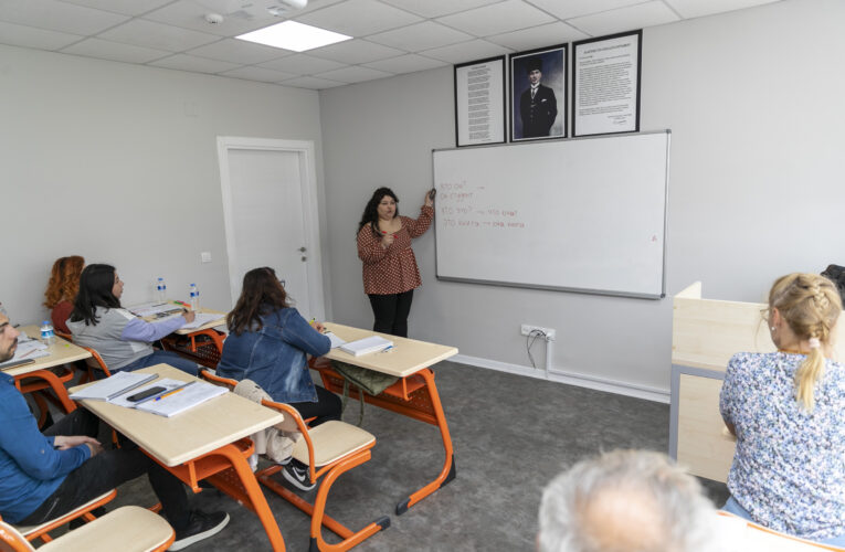 KISA SÜREDE KONTENJANLAR DOLDU, MERCEK’TE RUSÇA DERSİ BAŞLADI