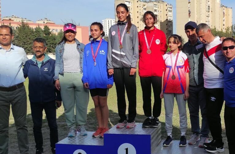 KIR ÇİÇEKLERİ ŞAMPİYONLUK İÇİN KOŞTU