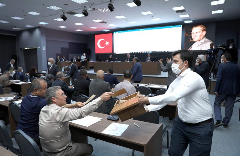 “MERSİN’DE HER 4 KİŞİDEN 3’Ü BÜYÜKŞEHİR’İN UYGULAMALARINDAN MEMNUN”