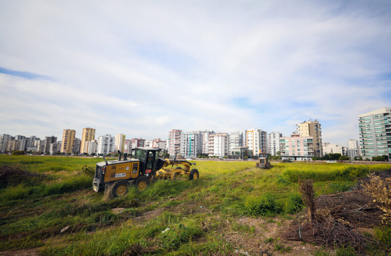 EKİPLER, METRUK ALANLARDAKİ YABANİ OT VE BİTKİLERİ BERTARAF EDİYOR