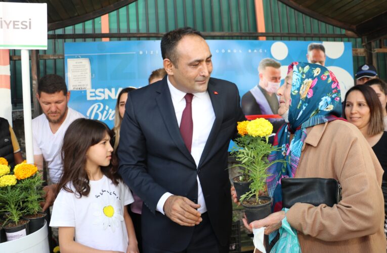 TOROSLAR BELEDİYESİNİN KADİFE ÇİÇEKLERİ, ANNELERE ULAŞTIRILDI