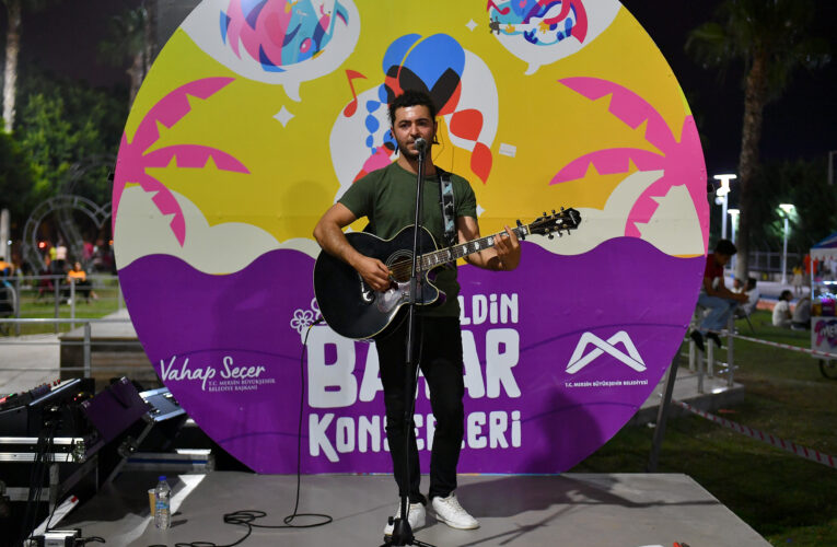 MERSİN’DE YAZ AKŞAMLARININ KEYFİ AKUSTİK KONSERLERDE ÇIKIYOR