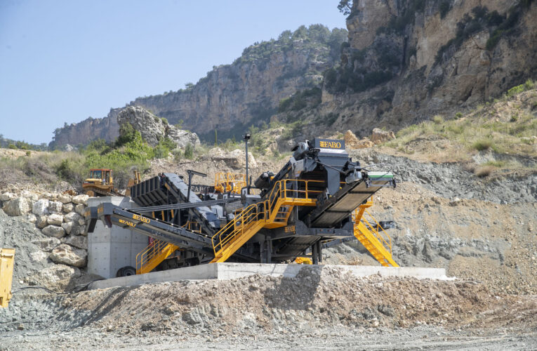 MERSİN BÜYÜKŞEHİR, MOLOZ VE HAFRİYAT ATIKLARINI GERİ DÖNÜŞTÜREREK EKONOMİYE KAZANDIRACAK