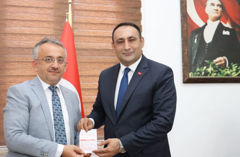 BAŞKAN YILMAZ, TÜRKİYE DİYANET VAKFI’NA KURBAN BAĞIŞINDA BULUNDU