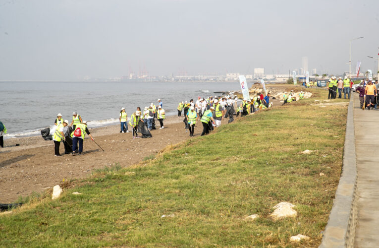 BÜYÜKŞEHİR’İN ÇEVRE HAFTASI ETKİNLİKLERİ KARADUVAR SAHİL TEMİZLİĞİYLE NOKTALANDI