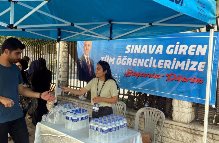 AKDENİZ BELEDİYESİ, GENÇLER VE AİLELERİNİN YKS HEYECANINI PAYLAŞTI