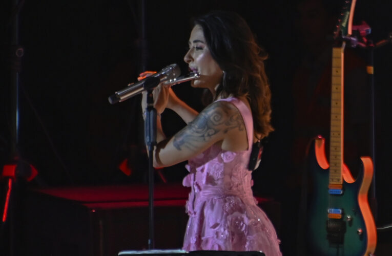 Melek Mosso’ya Mersin’de Sevgi Seli