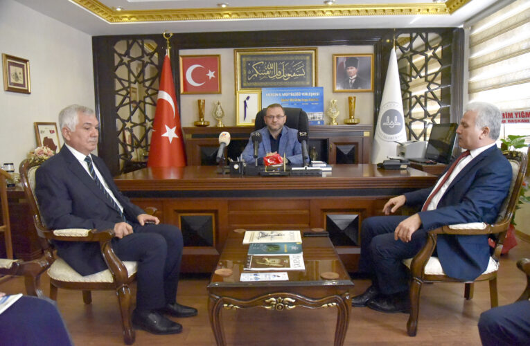 Mersin İl Müftüsü Yığman, cübbe giyme töreninin ardından görevine başladı