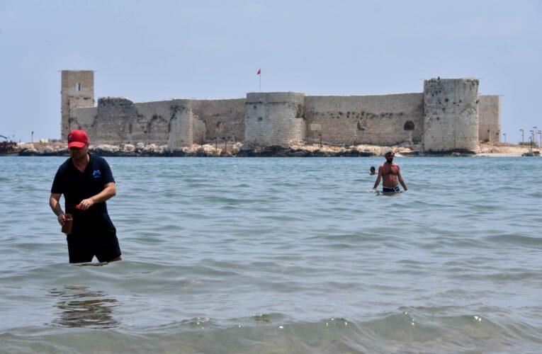 MESKİ’NİN DENİZ SUYU ANALİZLERİ SAYESİNDE VATANDAŞLAR GÖNÜL RAHATLIĞIYLA DENİZE GİRİYOR