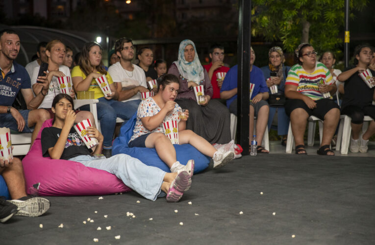 “Cuma, Cumartesi, Pazar günleri açık hava sinemamız var”