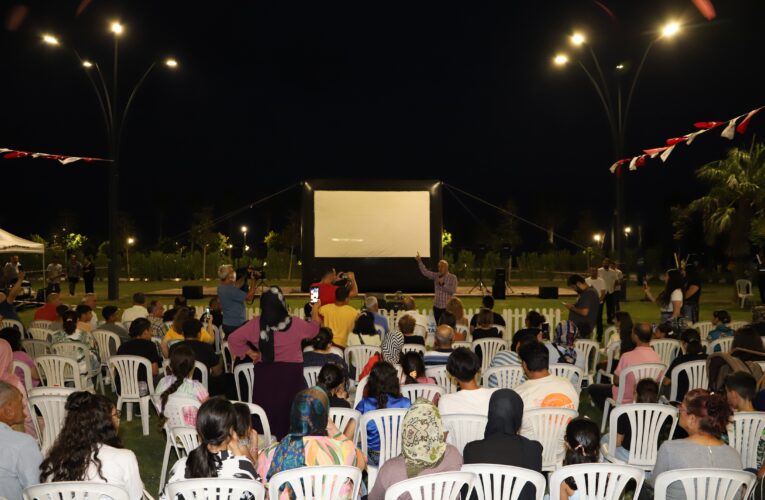 BİNLERCE KİŞİ AÇIK HAVADA “BERGEN” FİLMİNİ İZLEDİ