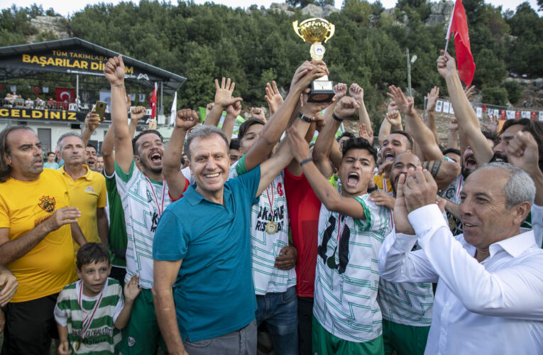 “BÜTÜN İLÇE BELEDİYELERİYLE UYUM İÇİNDE ÇALIŞIYORUZ. ÇÜNKÜ DEVLETTE UYUM ESASTIR”