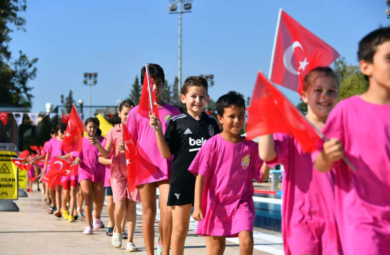 BÜYÜK ZAFERİ YÜZME ŞENLİĞİ İLE KUTLADILAR