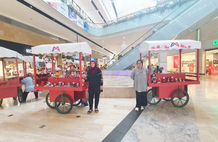 MERSİN BÜYÜKŞEHİR’İN SATIŞ STANTLARI KADINLARA ÖZGÜVEN VERİYOR